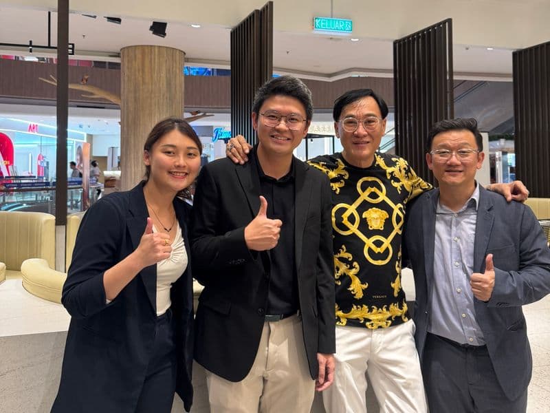 Jack Chang 与客户会后合影